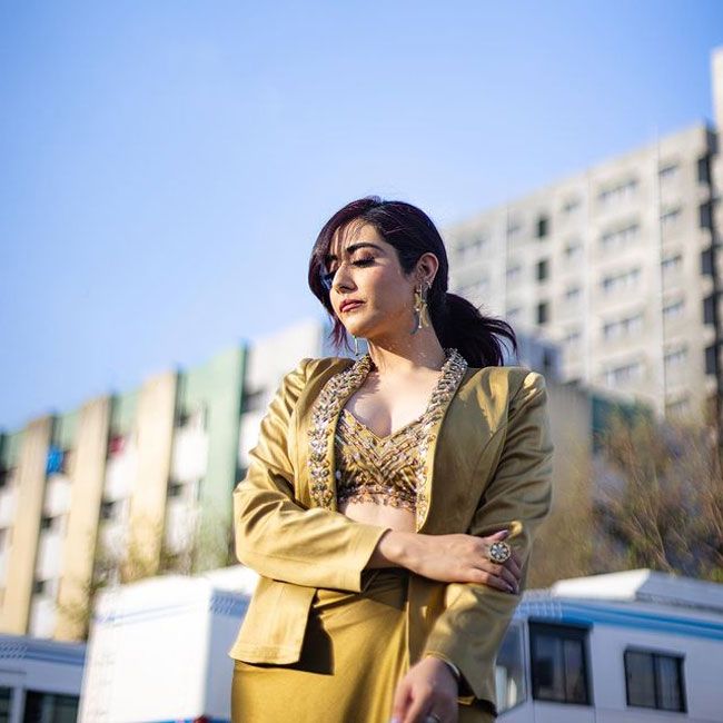 Staggering Poses Of Jonita Gandhi